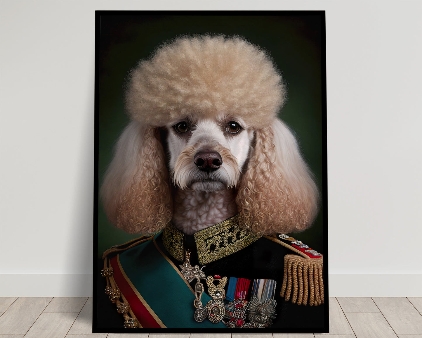 Poster Portrait de Caniche en Uniforme Militaire - Art mural drôle de chien, Impression décorative officielle