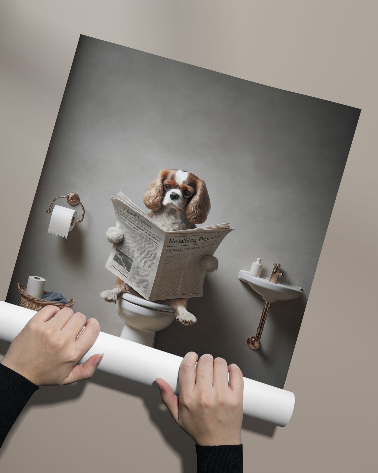 Poster Cavalier King Charles Spaniel lisant le journal, Déco Humour Salle de Bain, Cadre Illustré Toilettes