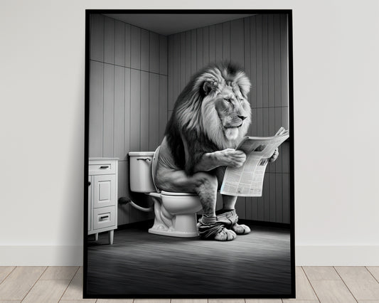 Lion Reading on Toilet Poster - Black and White Funny Bathroom Wall Art - Unique WC Decor - Fun Gift Idea